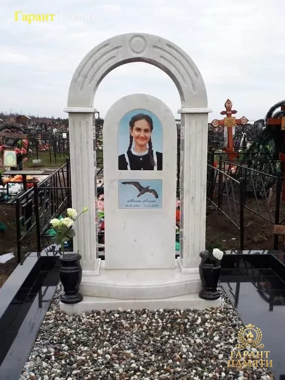 Памятник из белого мрамора №1