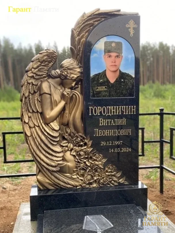 Памятник из гранита "Ангел" 41